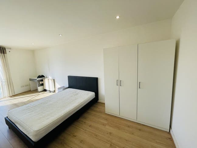 Fantastic 4 bedroom flat near near Canary Wharf  Main Photo