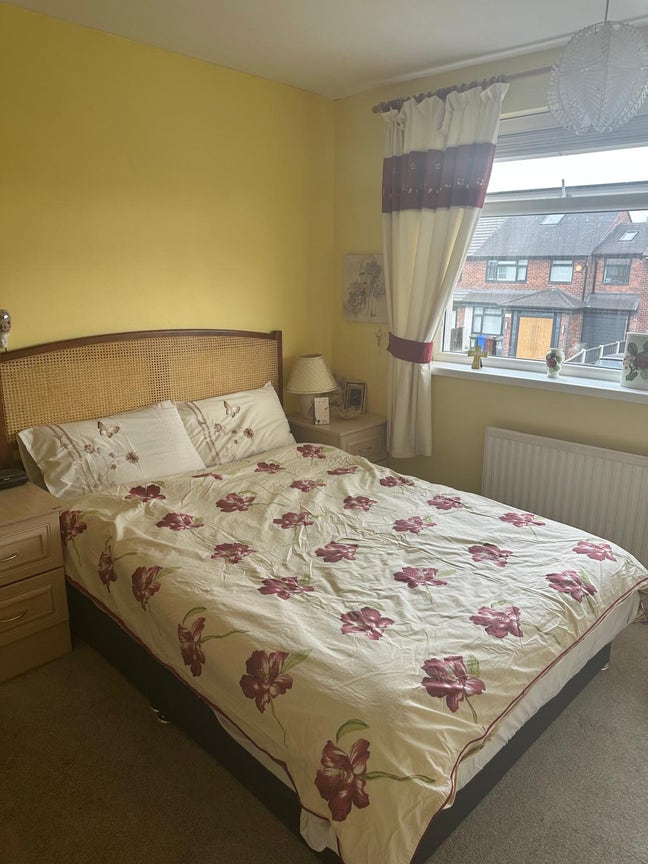 House share in highly sort after area Dane Bank Main Photo