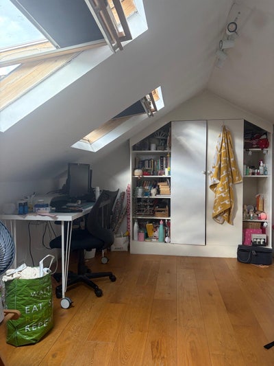 Lovely Upstairs Room  Main Photo