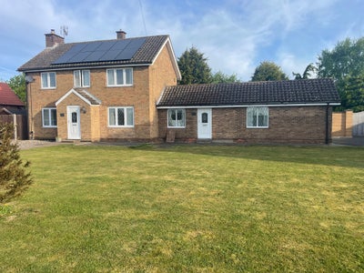 High end living one en-suite room shared bungalow  Main Photo