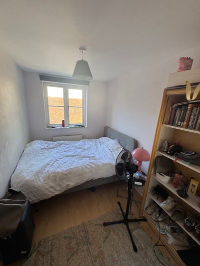 (Females Only) Room in 2-Bed Fulham Flat Main Photo