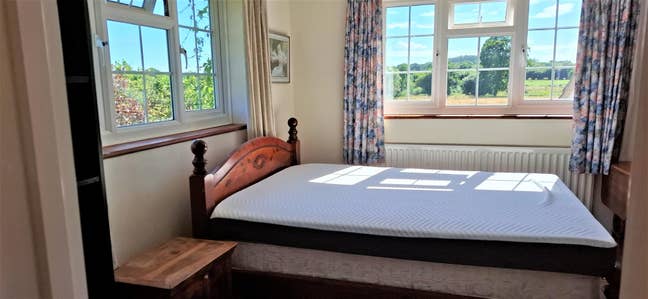 Large Double, , on-suite. Room with perfect Views  Main Photo