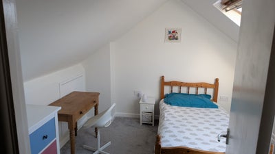 Single room w private bath in quiet location Main Photo