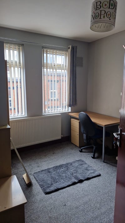 Urgent - Room Replacement in Headingley required Main Photo