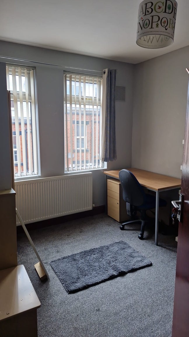 Urgent - Room Replacement in Headingley required Main Photo