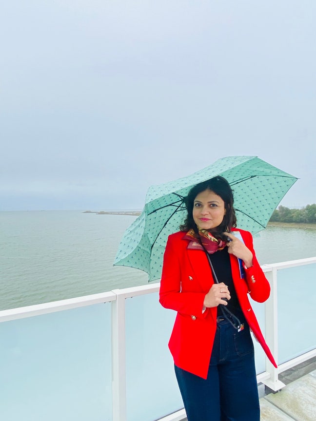 Professional Female seeks a single or double room Main Photo