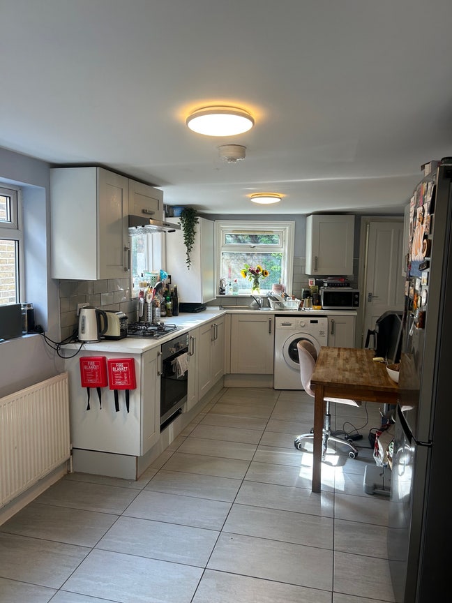 Cosy double room in a happy houseshare Main Photo