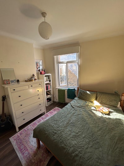 Cosy double room in a happy houseshare Main Photo