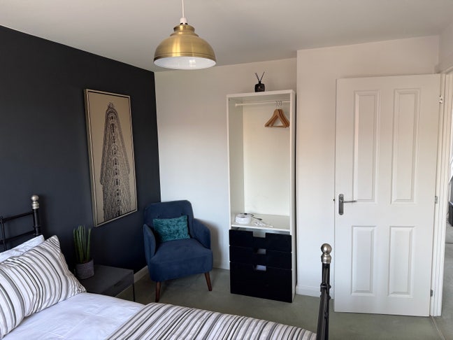 Mon to Fri - Room Available - Wolverton  Main Photo