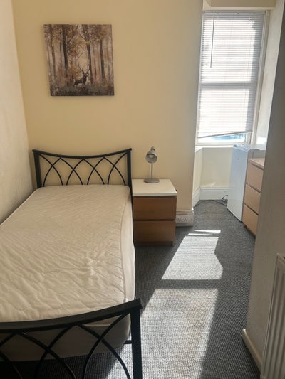  Single Room-All Incl-Nr Town Centre-cleaner Main Photo