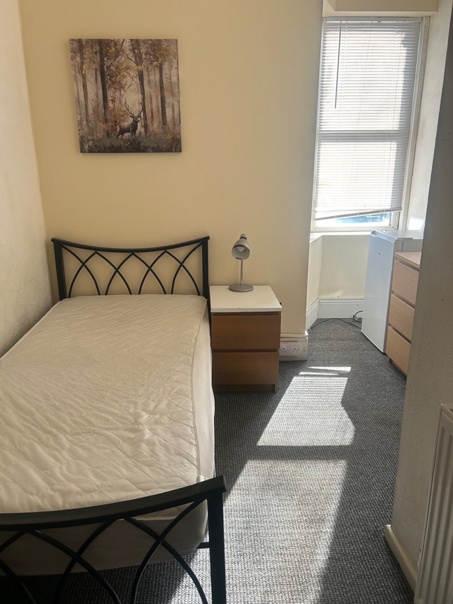  Single Room-All Incl-Nr Town Centre-cleaner Main Photo