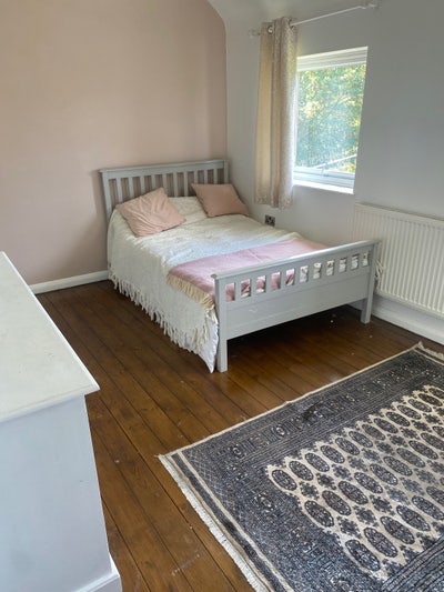 Huge Student room in family house Main Photo