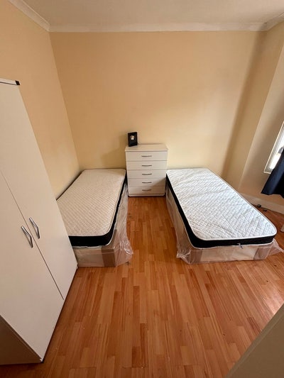 TWIN ROOM for 2 friends - 115 &pound; pw each tenant@@ Main Photo