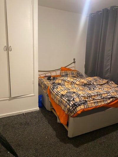 Female roommate wanted- &pound;300 all bills included -  Main Photo