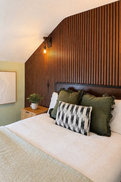 Newly refurbished room available now 🛏️ Main Photo