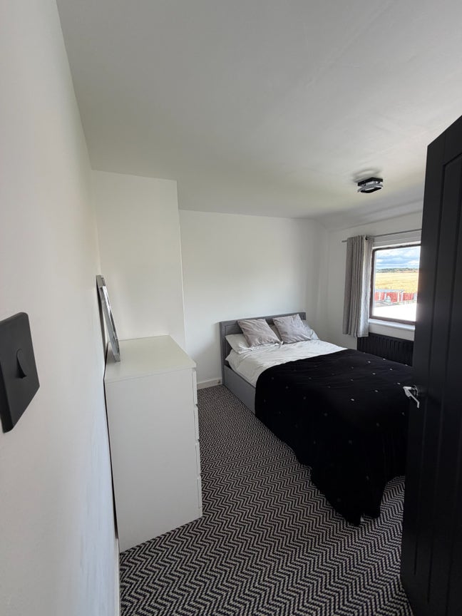 Hale Village Double | Countryside Views & Parking Main Photo