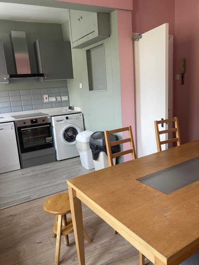 Fantastic 4 bedroom flat perfect for 4 students Main Photo