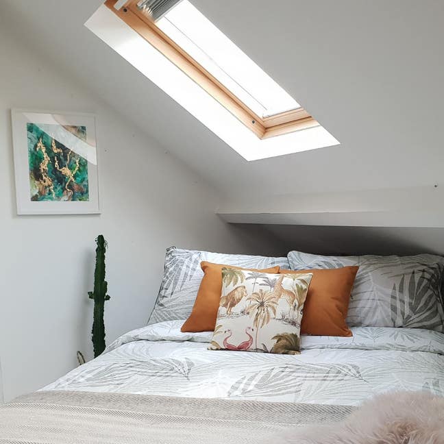 Double ensuite in Weymouth loft, 100m to beach Main Photo