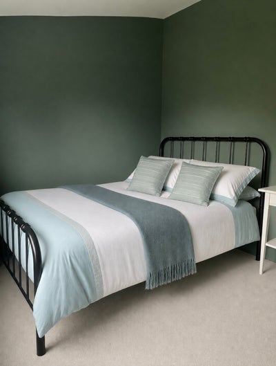 Double room available in detached house Main Photo