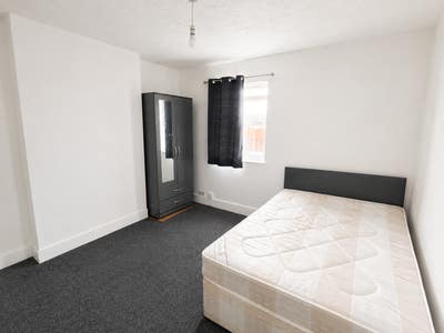  RG2, All Bills Included, Spacious Double  Main Photo