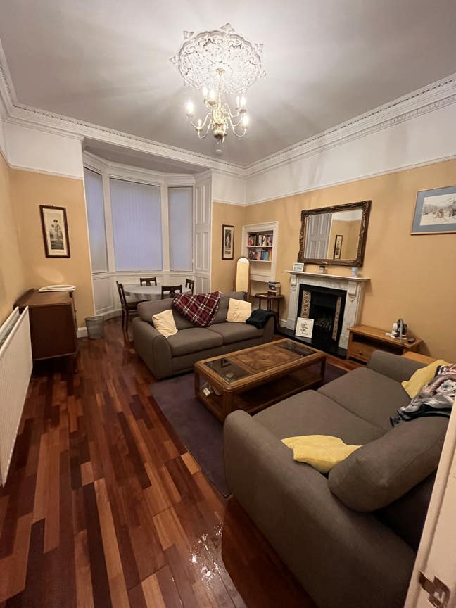Double Room in Large 2 Bed Flat, female wanted Main Photo