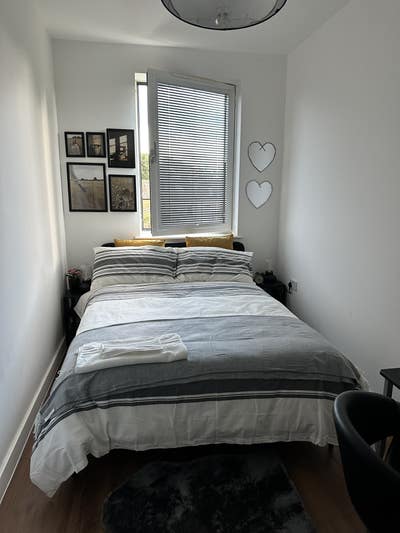 Modern bedroom in Seven Sisters Main Photo