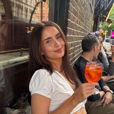 Professional Female seeks a double room Main Photo