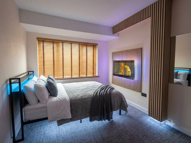Master en-suit double bedroom Main Photo