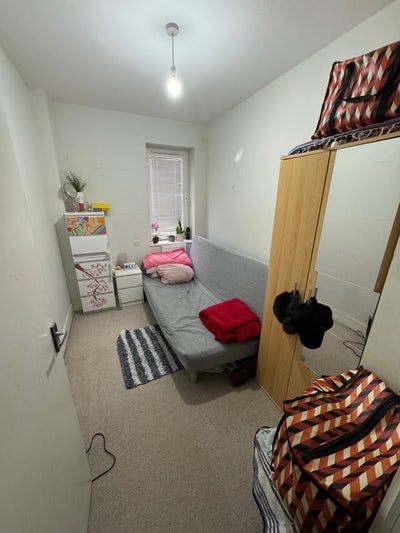 New flat near Crawley town centre  Main Photo
