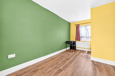 Double room , clean and comfortable house  Main Photo