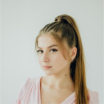 Professional Female seeks a single or double room Main Photo