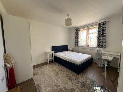 Rooms to let near Town centre/ Wexham park hospita Main Photo