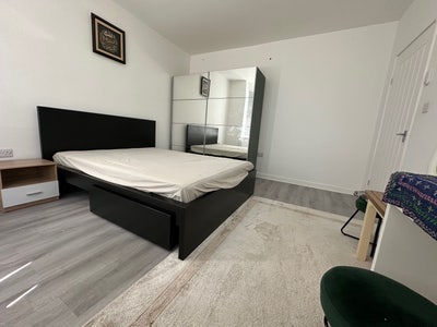 Rooms to let near Town centre/ Wexham park hospita Main Photo
