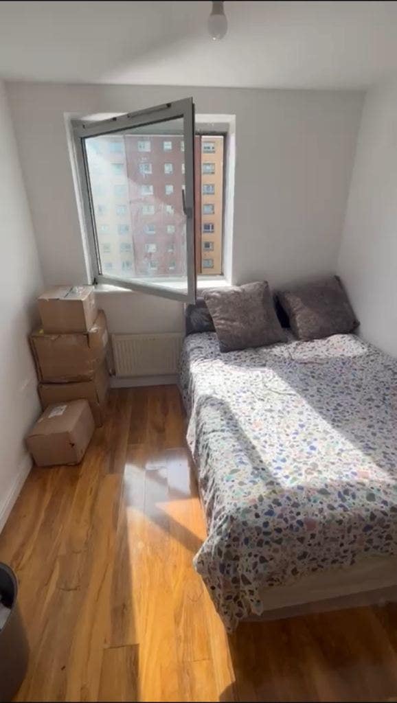 En-Suite with Private Balcony Available – IG1 1Nl Main Photo
