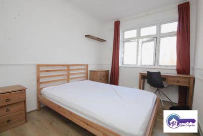 Double Room in Westferry available in October  Main Photo
