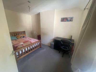 🏡 3 Rooms Available in a Spacious 4-Bedroom House Main Photo