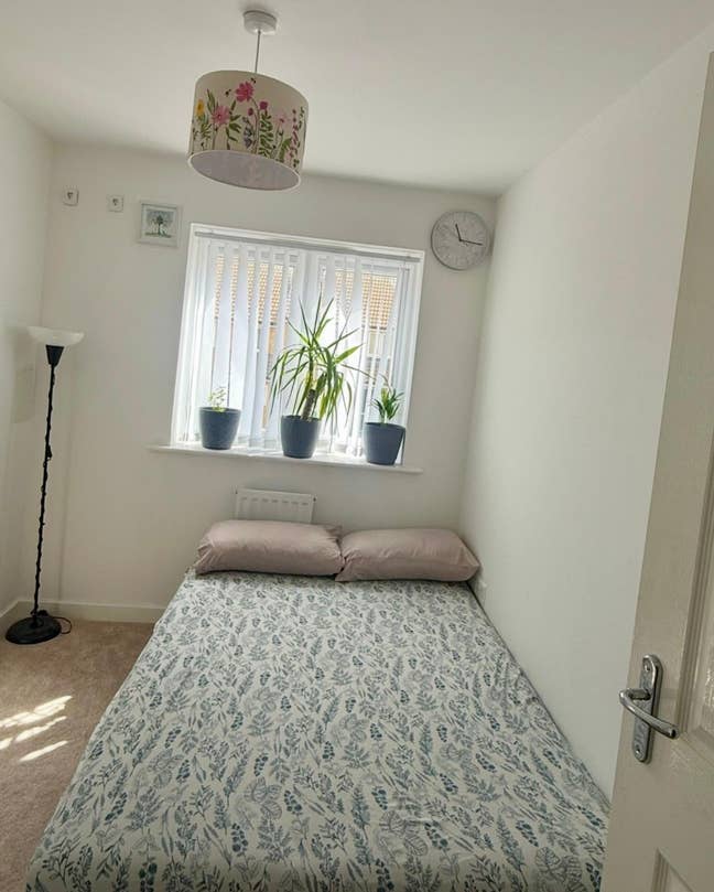 Single Room Available for Girl – Luton (LU4) Main Photo
