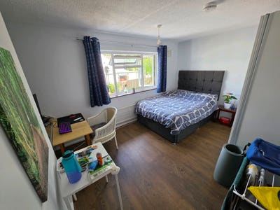 Lovely Large Double Room in Central Location  Main Photo