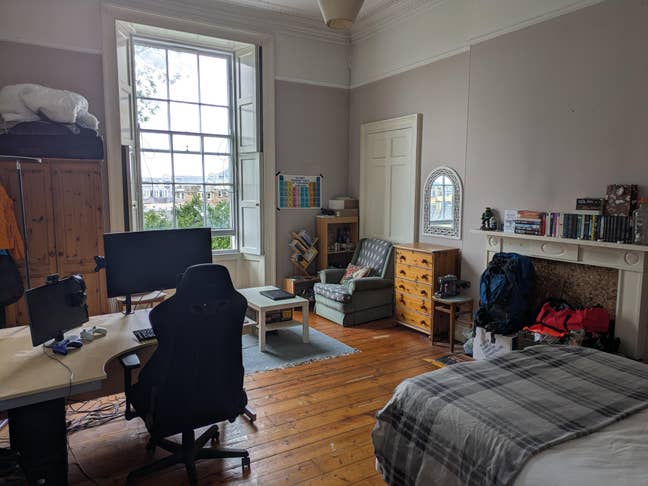Double room in Stockbridge flat Main Photo