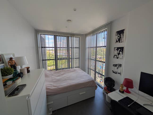 Bright small double room in Hackney Wick Main Photo