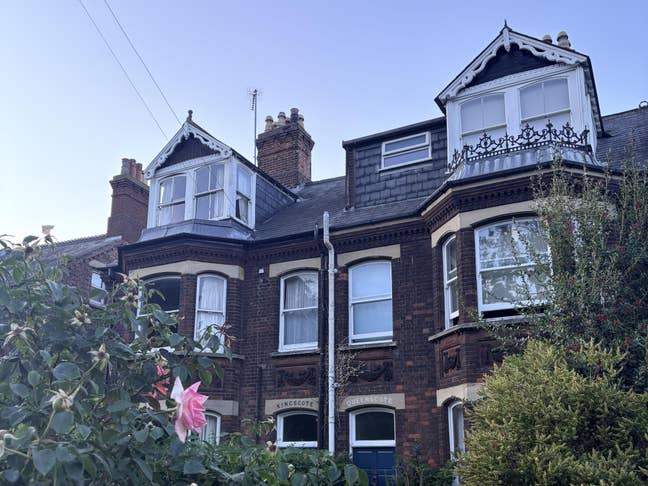2 Large Furnished Double Rooms, All Bills Included Main Photo