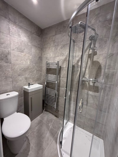 Large NEW Ensuite Room | Bills Included Main Photo