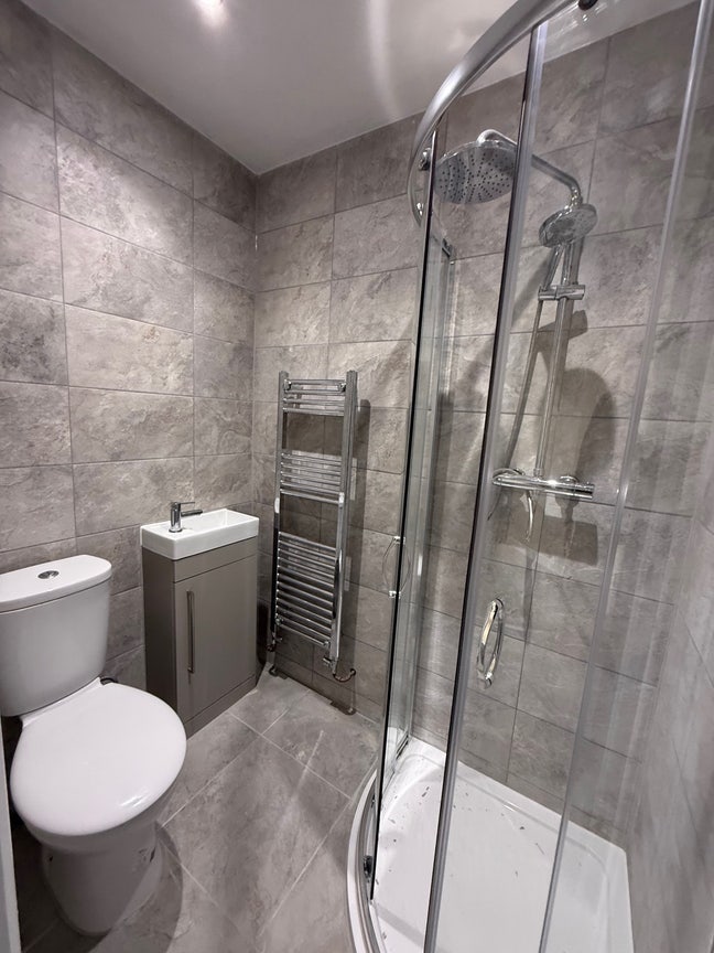 Large NEW Ensuite Room | Bills Included Main Photo