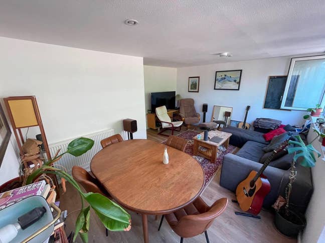Double Room - 4 mins from tube - Shared patio Main Photo