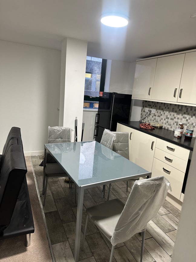 Clean and Comfortable room to rent  Main Photo