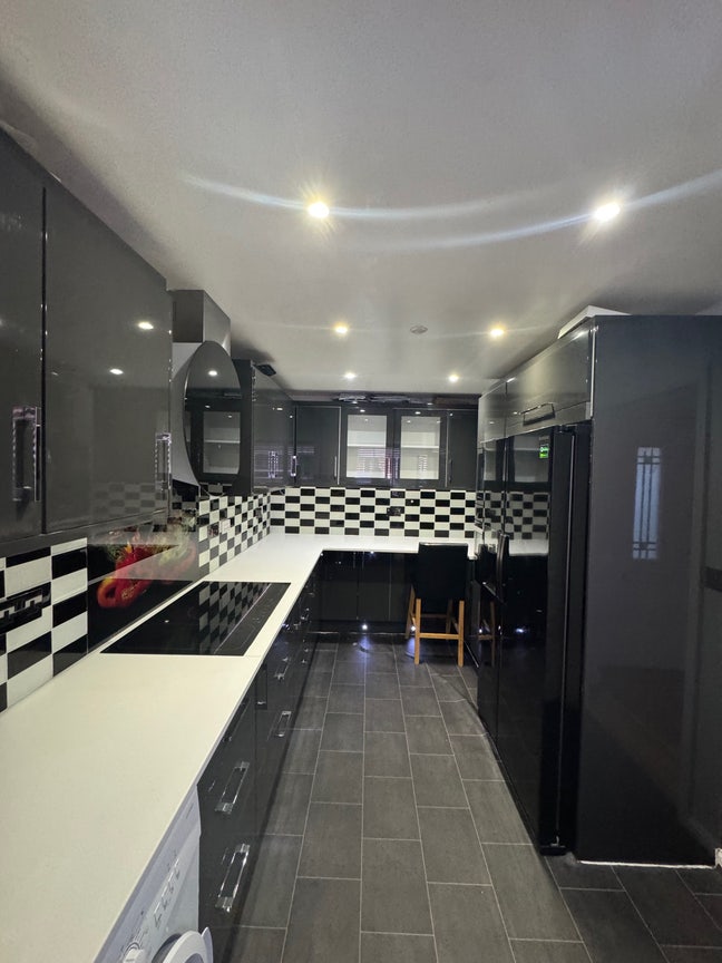 (NO DEPOSITS) Stunning Beautiful clean Rooms Main Photo
