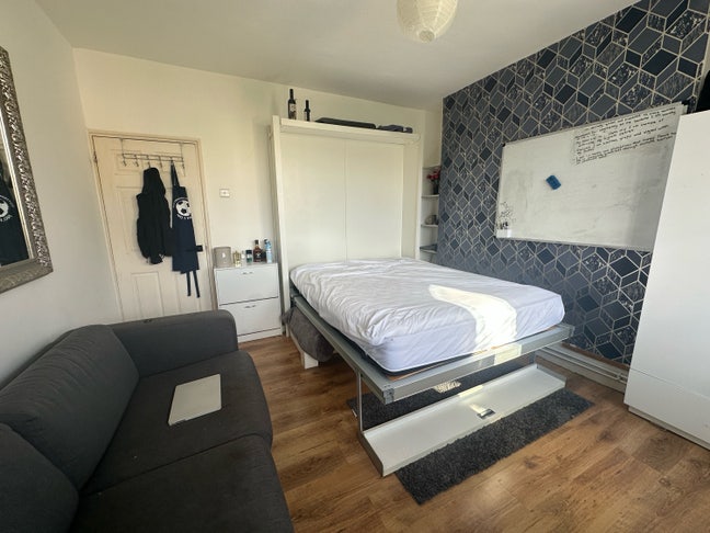 White City | 2 Bed Flat | Living Room 🏡  Main Photo