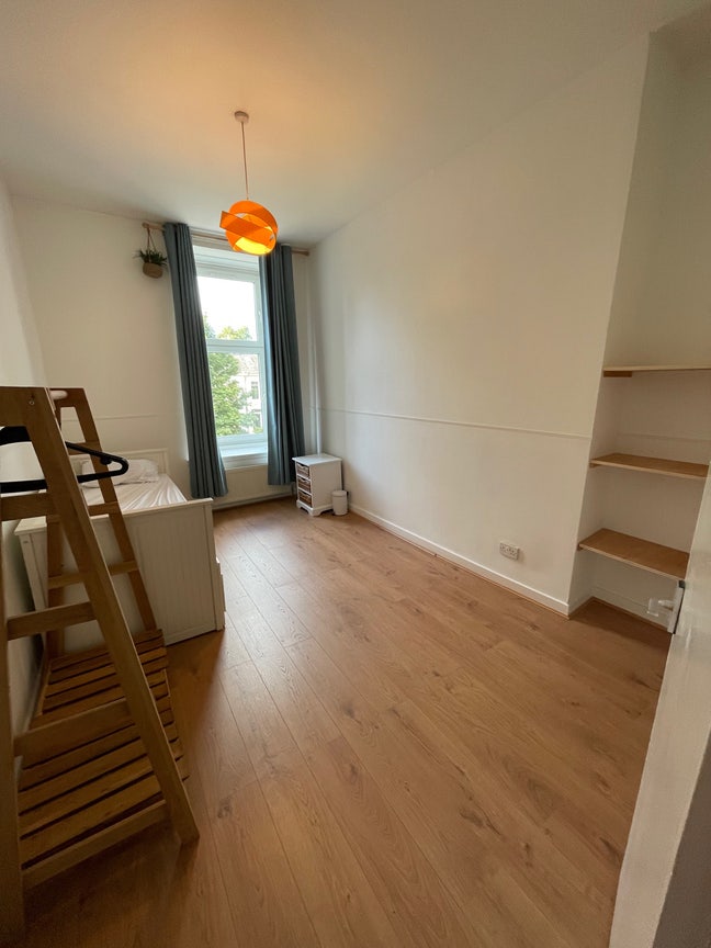 2 rooms available in spacious Dennistoun flat Main Photo