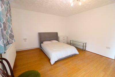 3 Rooms Near Island Gardens Station-Dont miss out! Main Photo