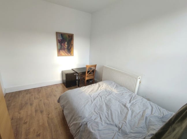 Double room to rent in E17 Main Photo